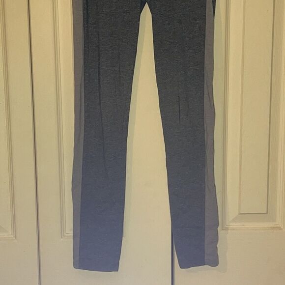 PINK Victoria's Secret Two Tone Gray Leggings XS - Picture 5 of 14